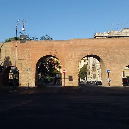Termini Station Apartment Ai Due Cortili Presso Le Mura Aureliane Roma Exterior foto