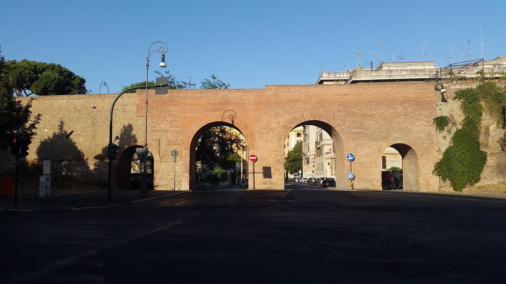 Termini Station Apartment Ai Due Cortili Presso Le Mura Aureliane Roma Exterior foto