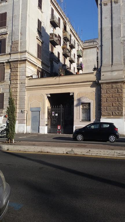 Termini Station Apartment Ai Due Cortili Presso Le Mura Aureliane Roma Exterior foto